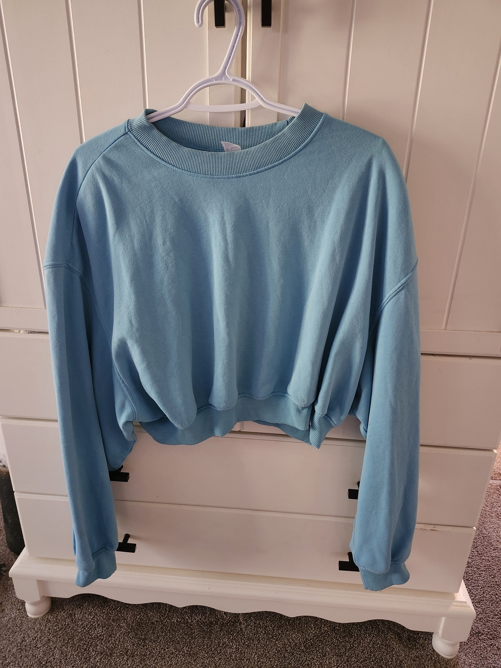 Divided Cropped Pullover Sweatshirt in Sky Blue